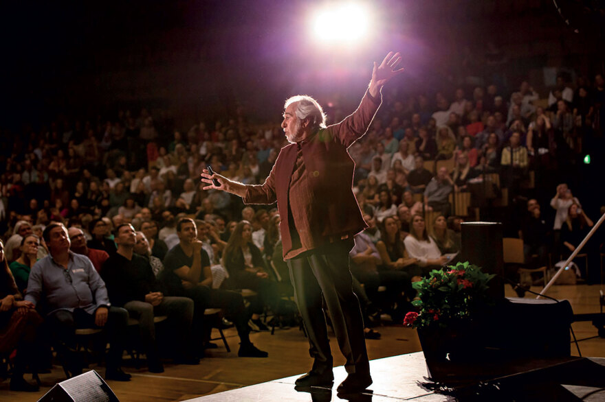 Bruce Lipton, o γκουρού του ευ ζην στην Αθήνα - Προδημοσίευση από το νέο του βιβλίο 