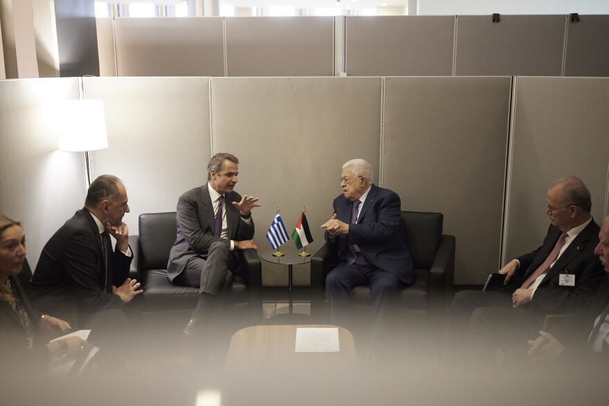 Συνάντηση Μητσοτάκη με Μαχμούντ Αμπάς στη Νέα Υόρκη: Ανάγκη άμεσης κατάπαυσης του πυρός