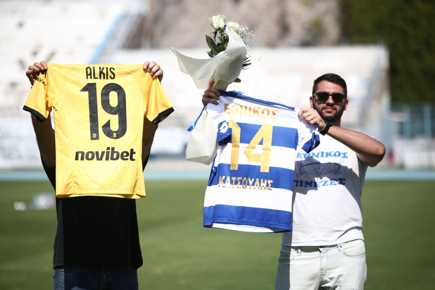 Κύπελλο ποδοσφαίρου: Εθνικός και Άρης τίμησαν τη μνήμη των Κατσούλη, Καμπανού - Φωτογραφίες