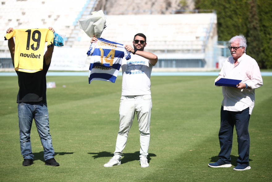 Κύπελλο ποδοσφαίρου: Εθνικός και Άρης τίμησαν τη μνήμη των Κατσούλη, Καμπανού - Φωτογραφίες