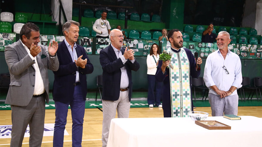 Σουτέρ... παπάς έκλεψε την παράσταση στον αγιασμό του Ερασιτέχνη Παναθηναϊκού - Δείτε φωτογραφίες