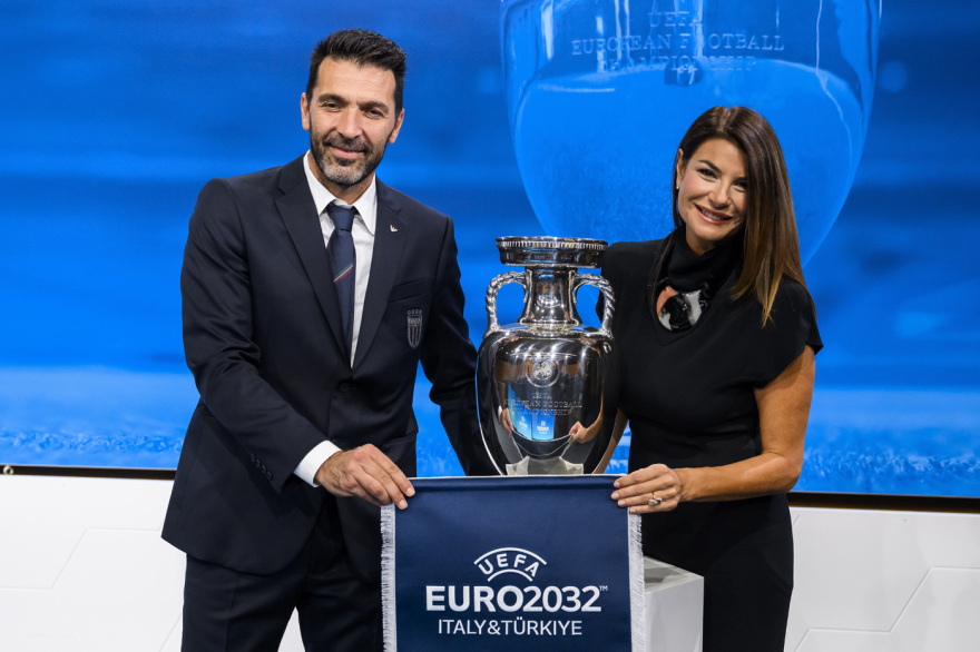 Τζίτζι Μπουφόν: Ντύνεται γαμπρός για δεύτερη φορά - Παντρεύεται στην Τοσκάνη τη δημοσιογράφο Ιλάρια Ντ'Αμίκο