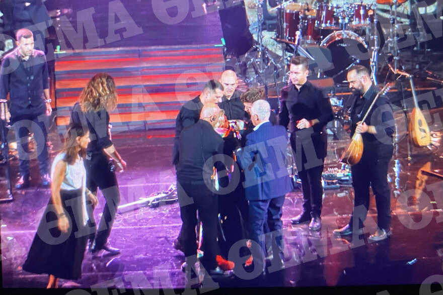 Μαρινέλλα: Λιποθύμησε στη σκηνή του Ηρωδείου και μεταφέρθηκε στο «Υγεία», βίντεο