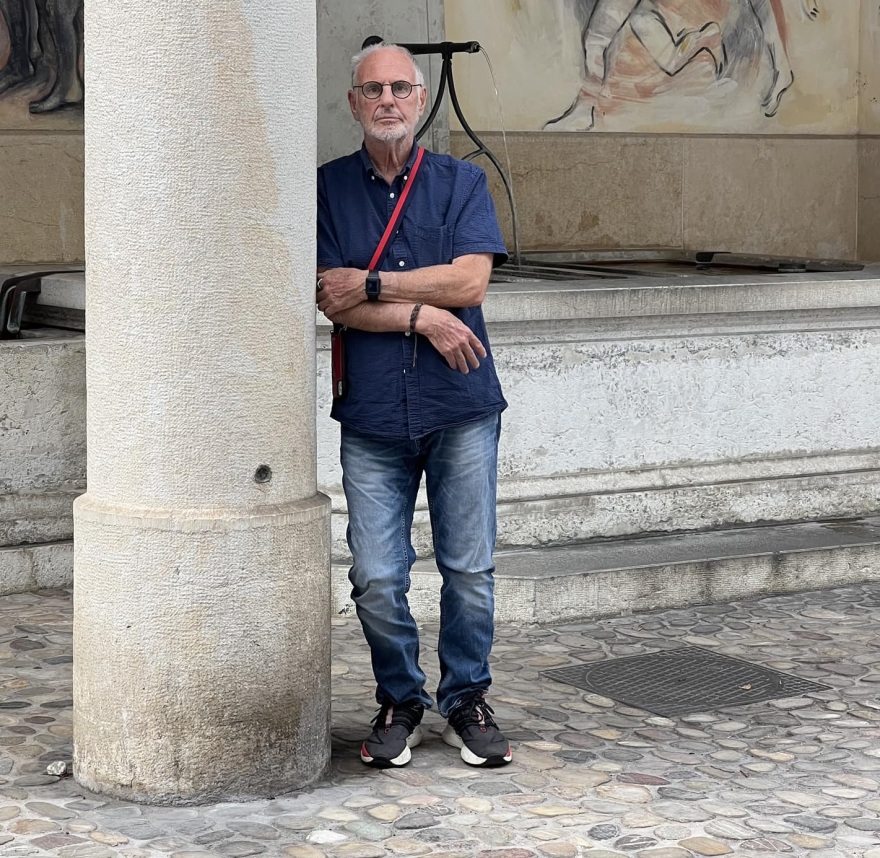 Ελβετία: Δείτε την τελευταία φωτογραφία της 64χρονης πριν μπει στον θάλαμο Sarco για την υποβοηθούμενη αυτοκτονία