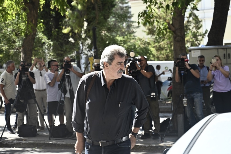 ΣΥΡΙΖΑ: Στα γραφεία ο Πολάκης, καταθέτει υποψηφιότητα για την προεδρία