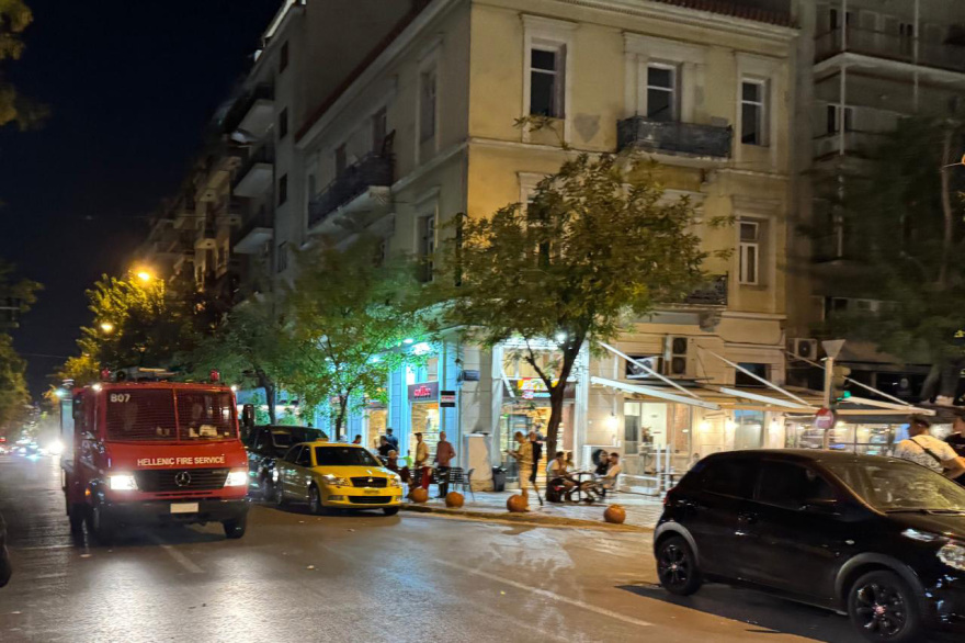 Δύο συλλήψεις από τη χθεσινή επίθεση με μολότοφ κατά αστυνομικών στην Πλατεία Βικτωρίας