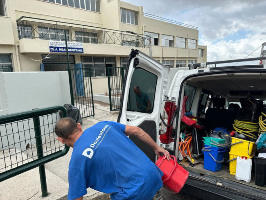 «Όλα εν τάξει», από τον Douleutaras στο Γυμνάσιο και το Λύκειο Νέας Πεντέλης μετά τις φωτιές