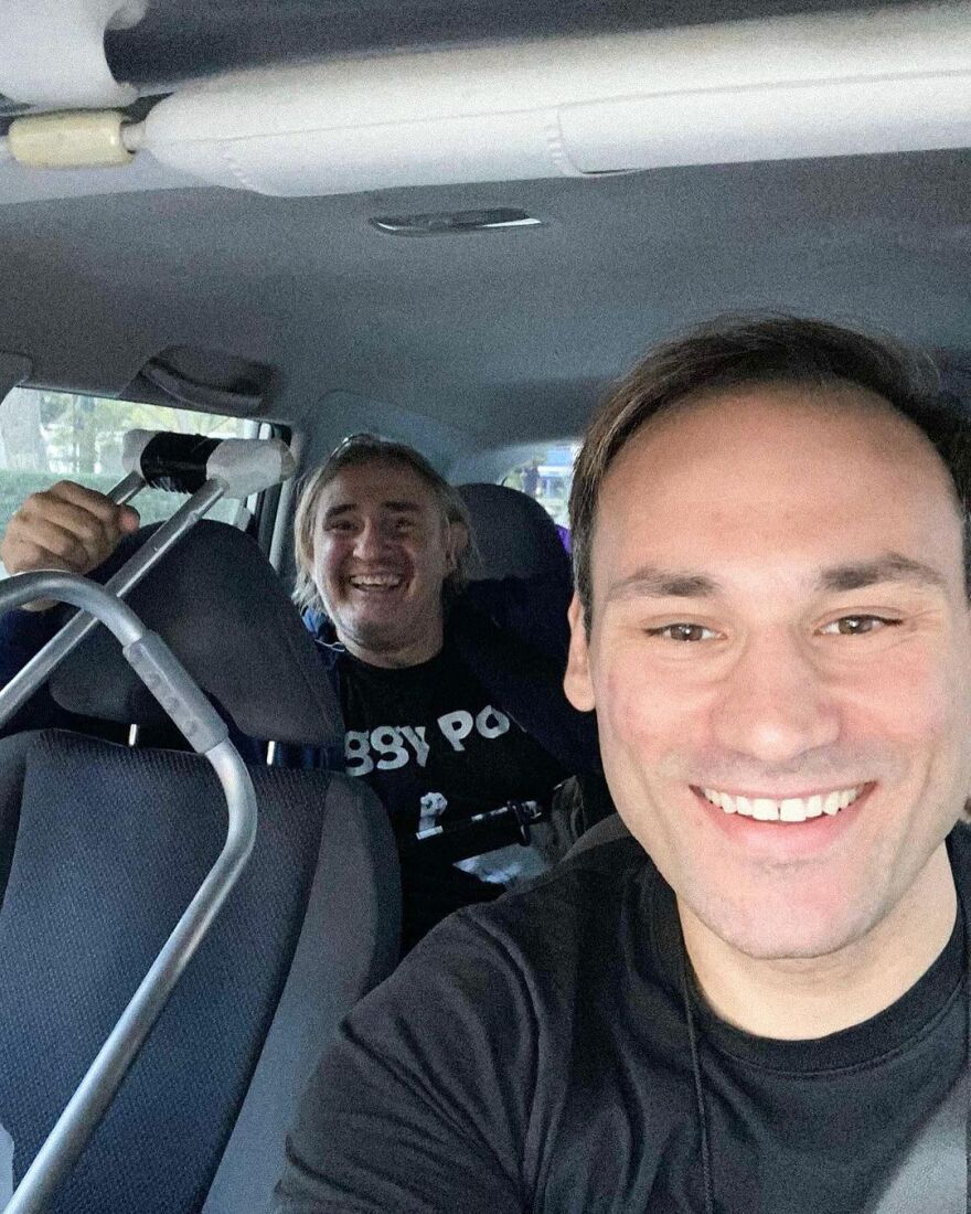 Ο Άκης Σακελλαρίου πήρε εξιτήριο από το νοσοκομείο μετά το ατύχημα που είχε με τη μηχανή του