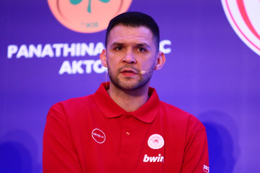 Σλούκας: Να έχουμε τα πόδια μας στη γη - Πανανικολάου: Ιδιαίτερη η φετινή σεζόν για τον Ολυμπιακό 