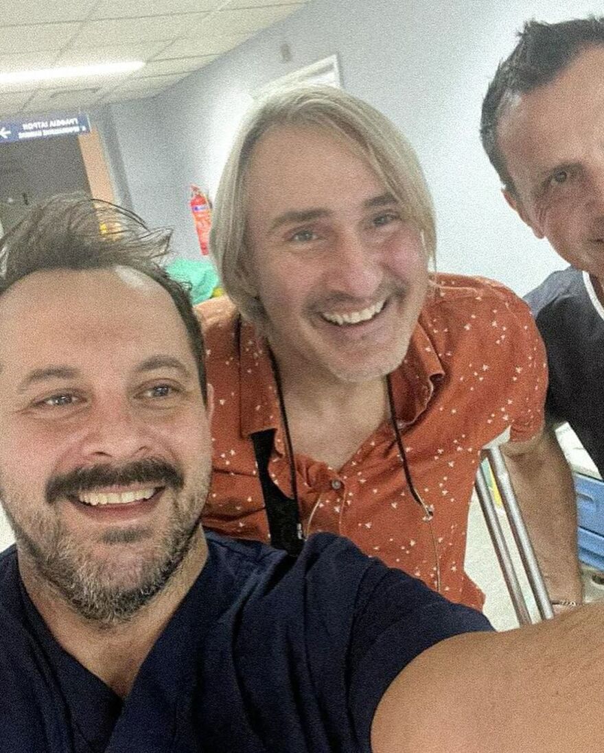 Ο Άκης Σακελλαρίου πήρε εξιτήριο από το νοσοκομείο μετά το ατύχημα που είχε με τη μηχανή του