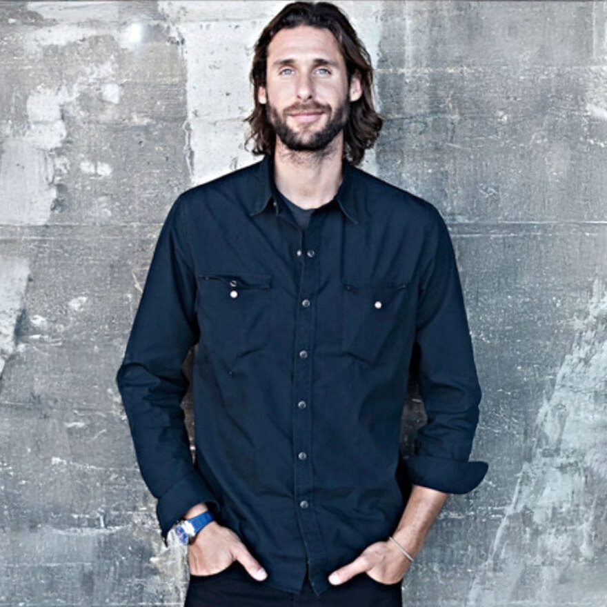 Ο διακεκριμένος επιχειρηματίας David Mayer De Rothschild στη Σαντορίνη για την κλιματική αλλαγή