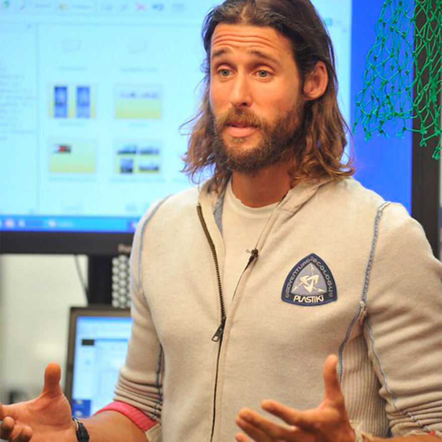 Ο διακεκριμένος επιχειρηματίας David Mayer De Rothschild στη Σαντορίνη για την κλιματική αλλαγή