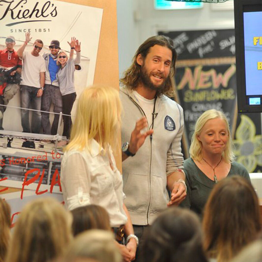 Ο διακεκριμένος επιχειρηματίας David Mayer De Rothschild στη Σαντορίνη για την κλιματική αλλαγή