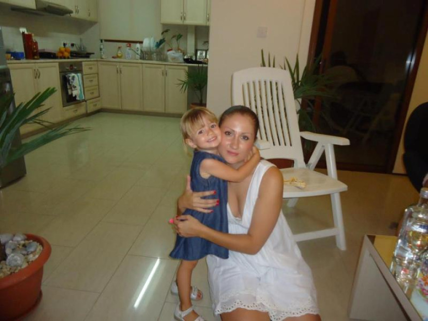 Κύπρος: Ισοβίτης απέδρασε μέσα από τα χέρια της αστυνομίας – Είχε δολοφονήσει τη σύντροφό του και το παιδί της