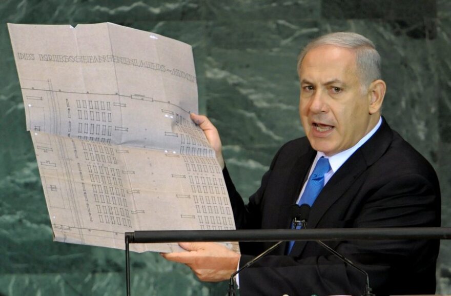 Με τους χάρτες στα χέρια για άλλη μια φορά ο Νετανιάχου στον ΟΗΕ – Το «σόου» που δίνει εδώ και χρόνια