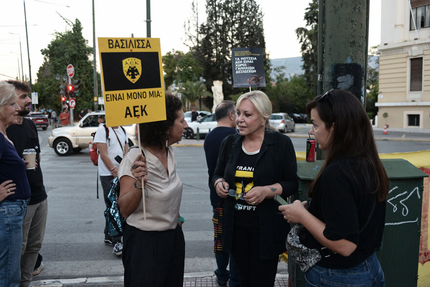 Βυζαντινό Μουσείο: Διαμαρτυρία για το pre-wedding party της Θεοδώρας – Παρούσα και η Έλενα Ακρίτα, δείτε βίντεο