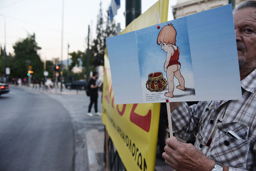 Βυζαντινό Μουσείο: Διαμαρτυρία για το pre-wedding party της Θεοδώρας – Παρούσα και η Έλενα Ακρίτα, δείτε βίντεο