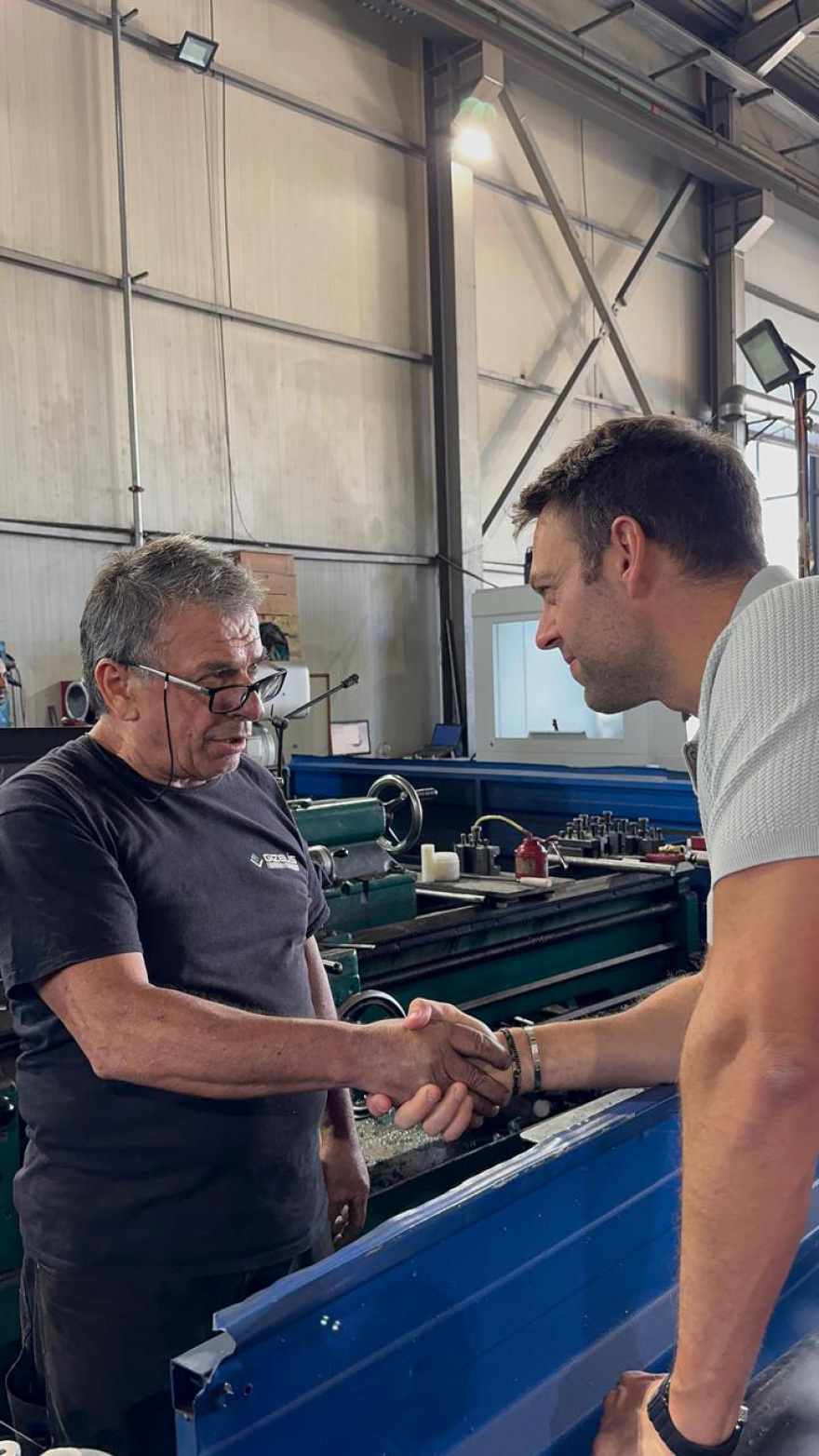 Επίσκεψη Κασσελάκη σε εργοστάσιο ρομποτικής στο Σχηματάρι