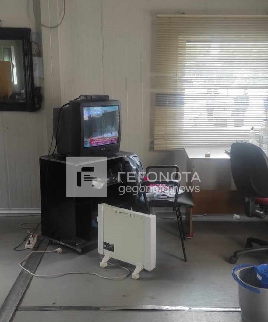 Βόλος: Βίντεο και φωτογραφίες από το εσωτερικό του κοντέινερ που είχε μετατρέψει... σε γκαρσονιέρα ο σχολικός φύλακας