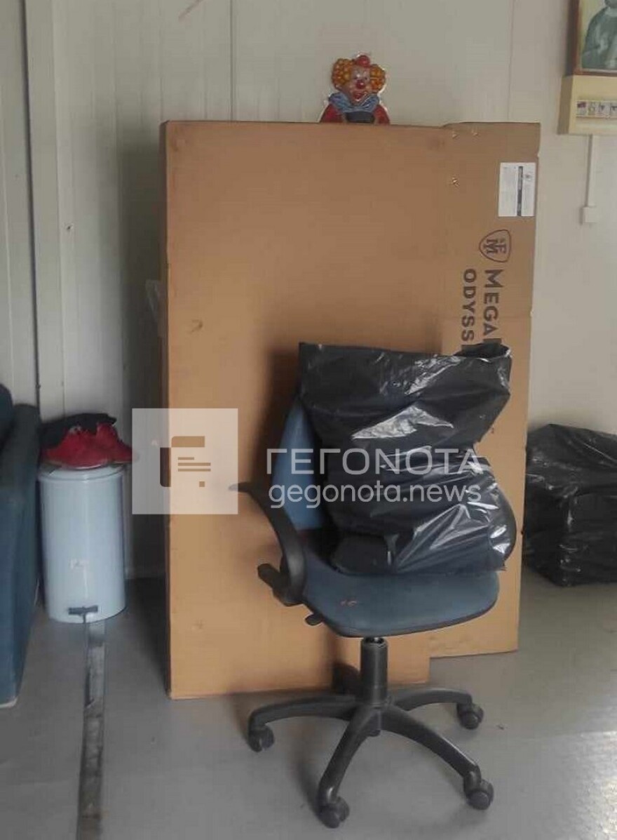 Βόλος: Βίντεο και φωτογραφίες από το εσωτερικό του κοντέινερ που είχε μετατρέψει... σε γκαρσονιέρα ο σχολικός φύλακας