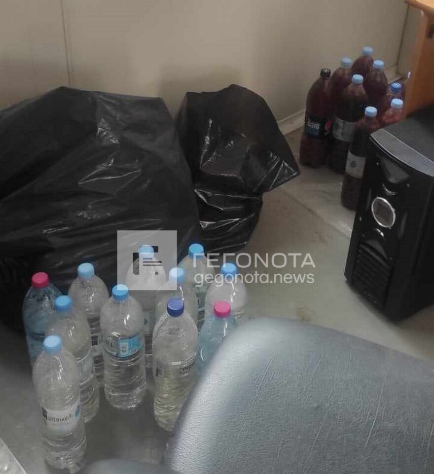 Βόλος: Βίντεο και φωτογραφίες από το εσωτερικό του κοντέινερ που είχε μετατρέψει... σε γκαρσονιέρα ο σχολικός φύλακας