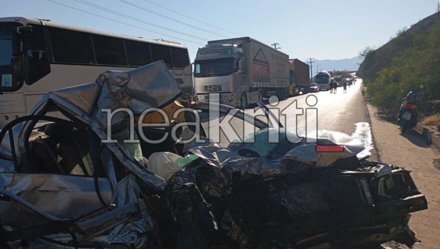 Κρήτη: 52χρονη η γυναίκα που σκοτώθηκε στο τροχαίο στον ΒΟΑΚ - Ήταν συνοδηγός σε κλούβα, δείτε φωτογραφίες