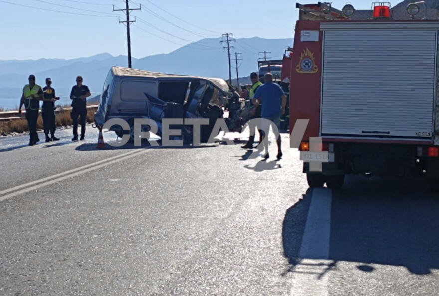 Κρήτη: 52χρονη η γυναίκα που σκοτώθηκε στο τροχαίο στον ΒΟΑΚ - Ήταν συνοδηγός σε κλούβα, δείτε φωτογραφίες