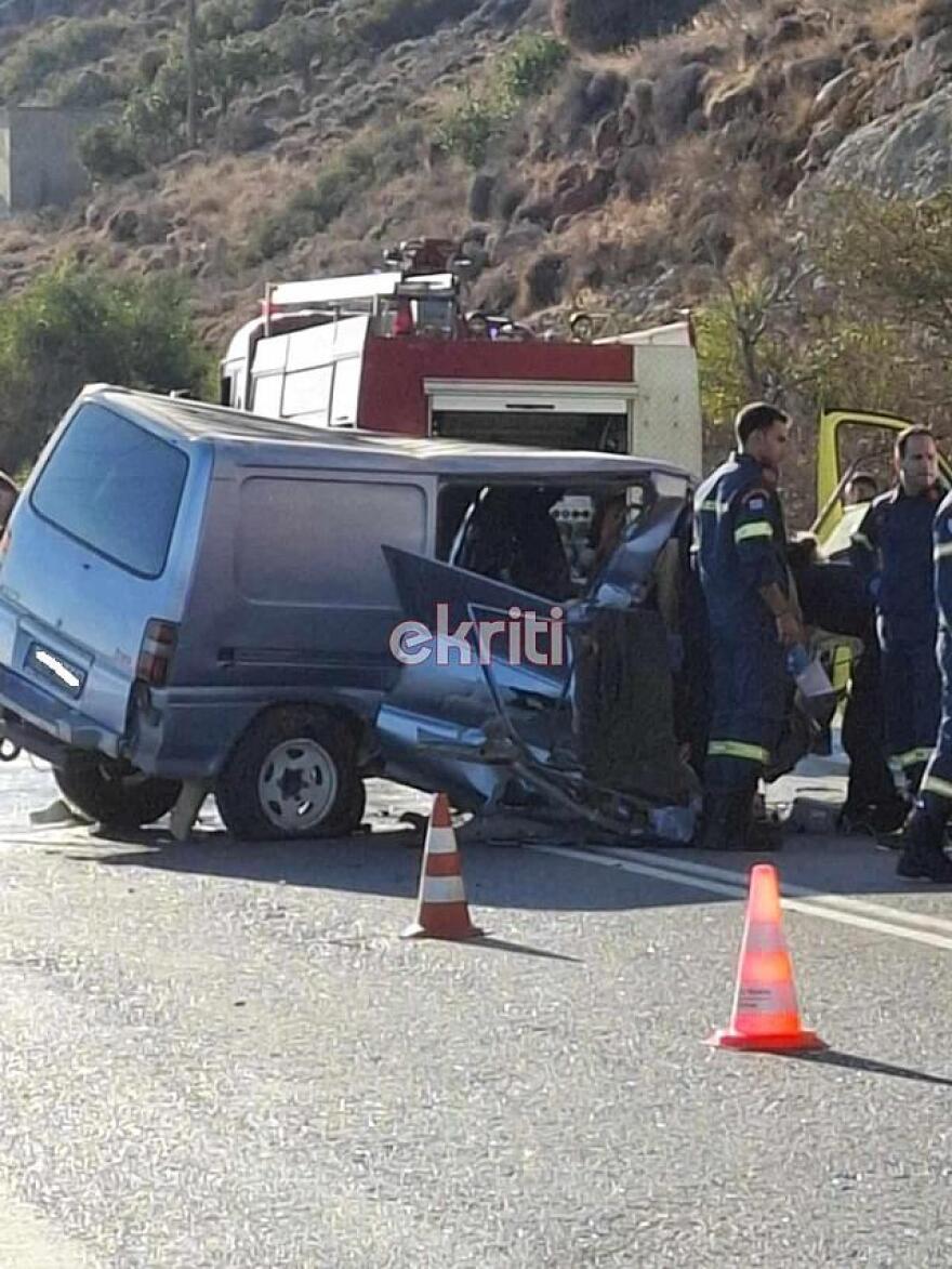 Κρήτη: 52χρονη η γυναίκα που σκοτώθηκε στο τροχαίο στον ΒΟΑΚ - Ήταν συνοδηγός σε κλούβα, δείτε φωτογραφίες
