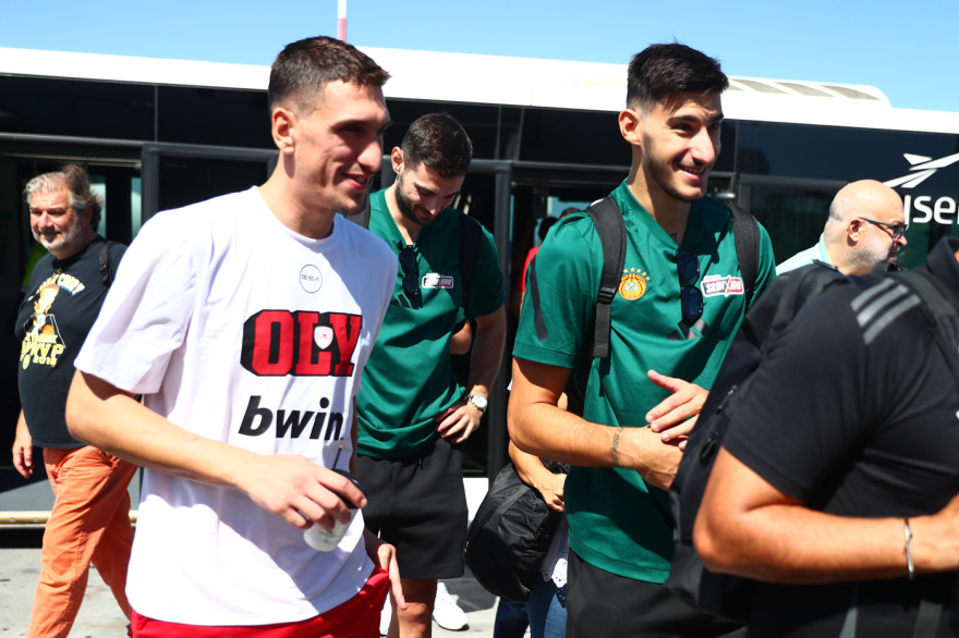 Ολυμπιακός και Παναθηναϊκός πέταξαν μαζί για το Super Cup στη Ρόδο