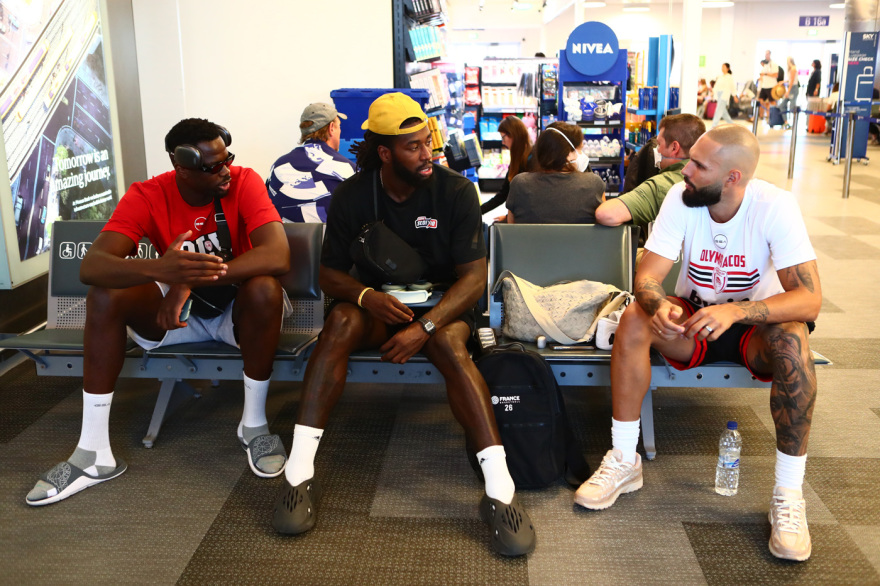 Ολυμπιακός και Παναθηναϊκός πέταξαν μαζί για το Super Cup στη Ρόδο