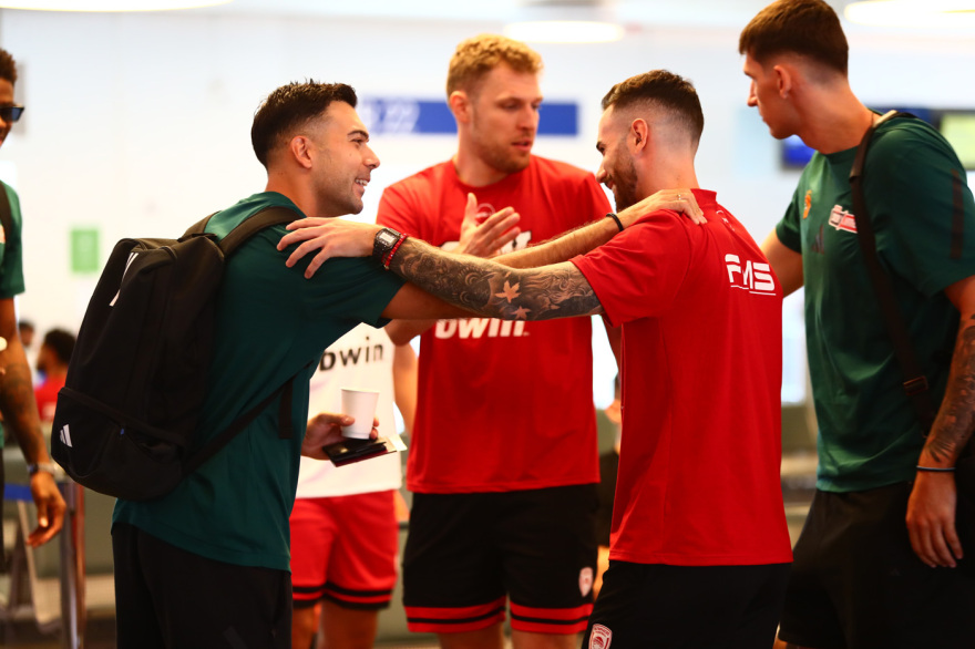 Ολυμπιακός και Παναθηναϊκός πέταξαν μαζί για το Super Cup στη Ρόδο