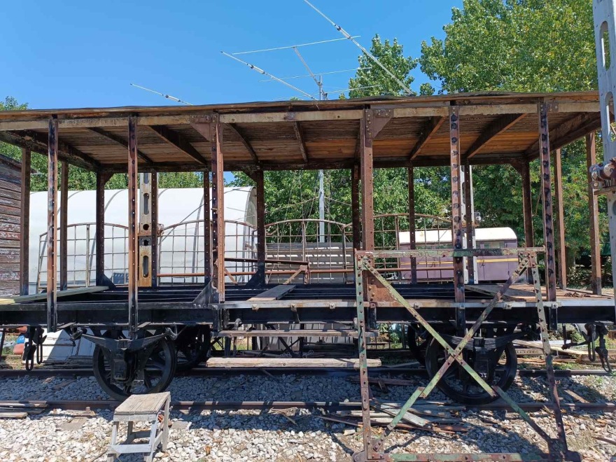 Επισκευή δύο ιστορικών βαγονιών που μετέφεραν Εβραίους πολίτες από τη Θεσσαλονίκη στα κρεματόρια του Άουσβιτς - Δείτε φωτογραφίες