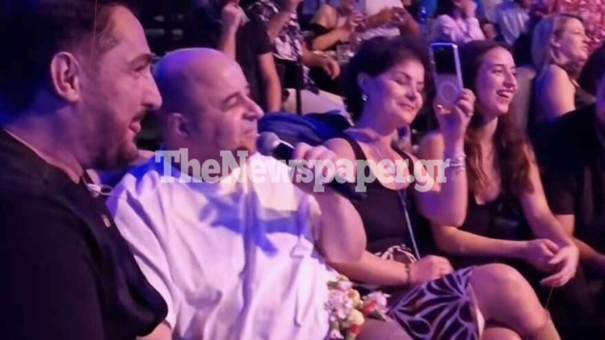 Ο Μάρκος Σεφερλής διασκέδασε σε μπουζούκια του Βόλου - Δείτε φωτογραφίες