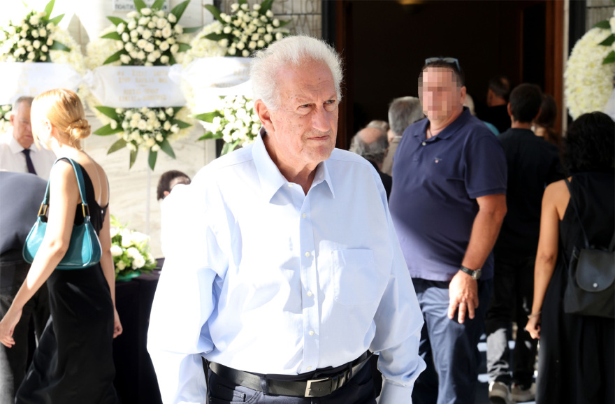 Γιάννης Μόρτζος: Συγκίνηση στο τελευταίο αντίο στον ηθοποιό