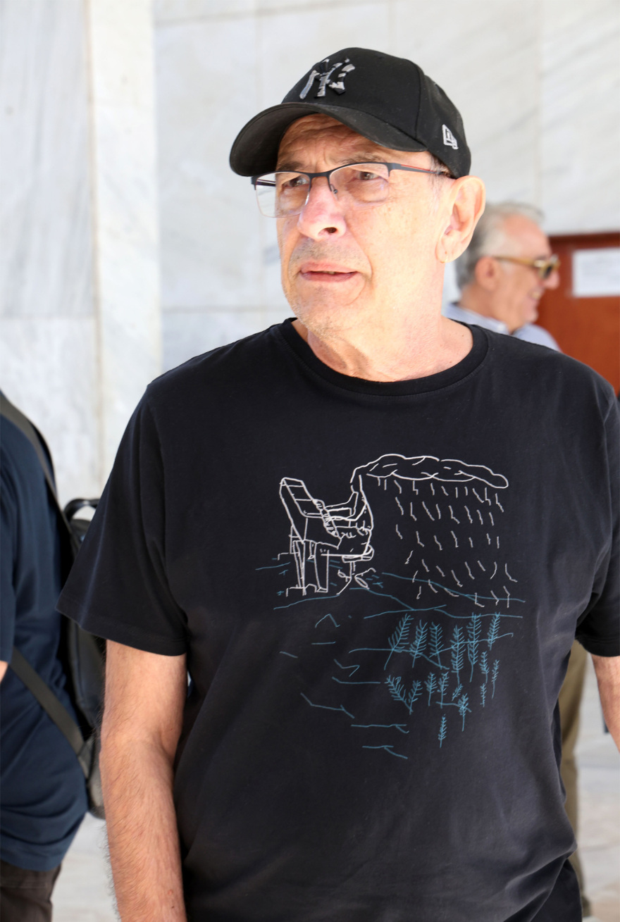 Γιάννης Μόρτζος: Συγκίνηση στο τελευταίο αντίο στον ηθοποιό