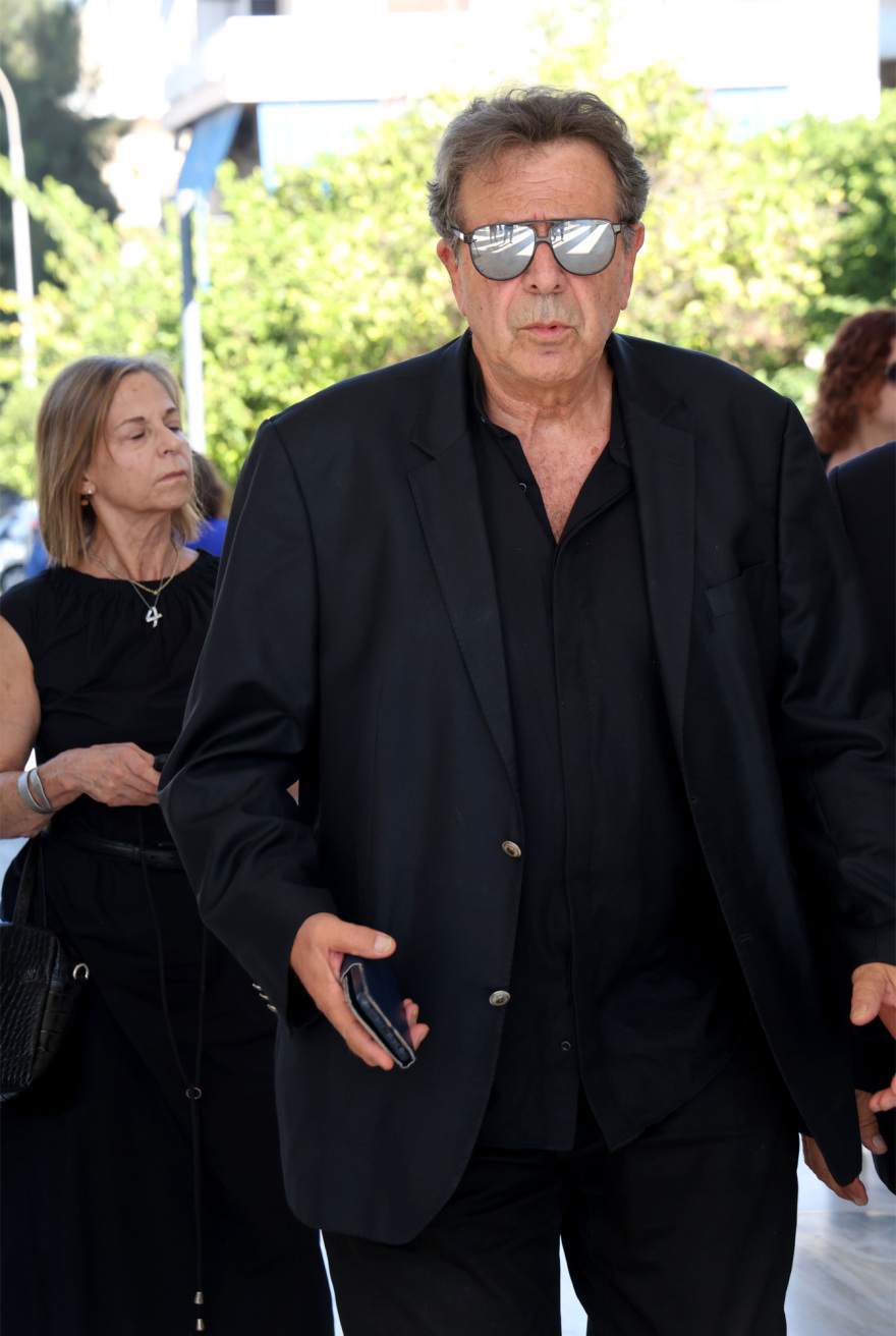 Γιάννης Μόρτζος: Συγκίνηση στο τελευταίο αντίο στον ηθοποιό