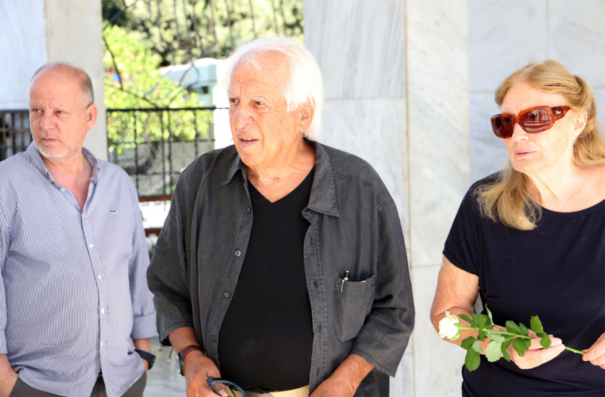 Γιάννης Μόρτζος: Συγκίνηση στο τελευταίο αντίο στον ηθοποιό