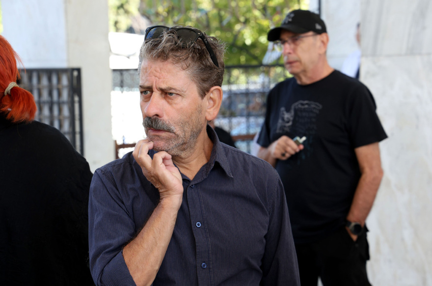 Γιάννης Μόρτζος: Συγκίνηση στο τελευταίο αντίο στον ηθοποιό