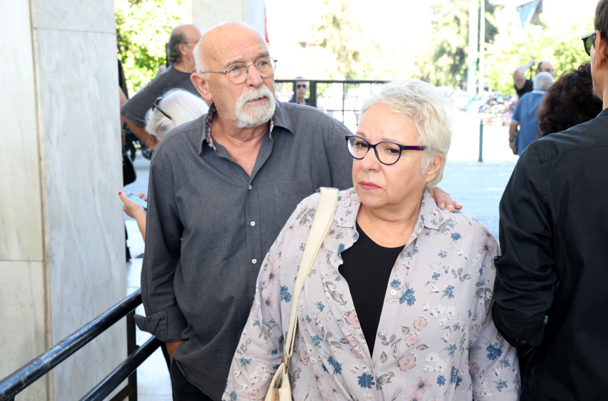 Γιάννης Μόρτζος: Συγκίνηση στο τελευταίο αντίο στον ηθοποιό