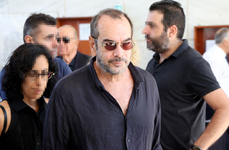 Γιάννης Μόρτζος: Συγκίνηση στο τελευταίο αντίο στον ηθοποιό