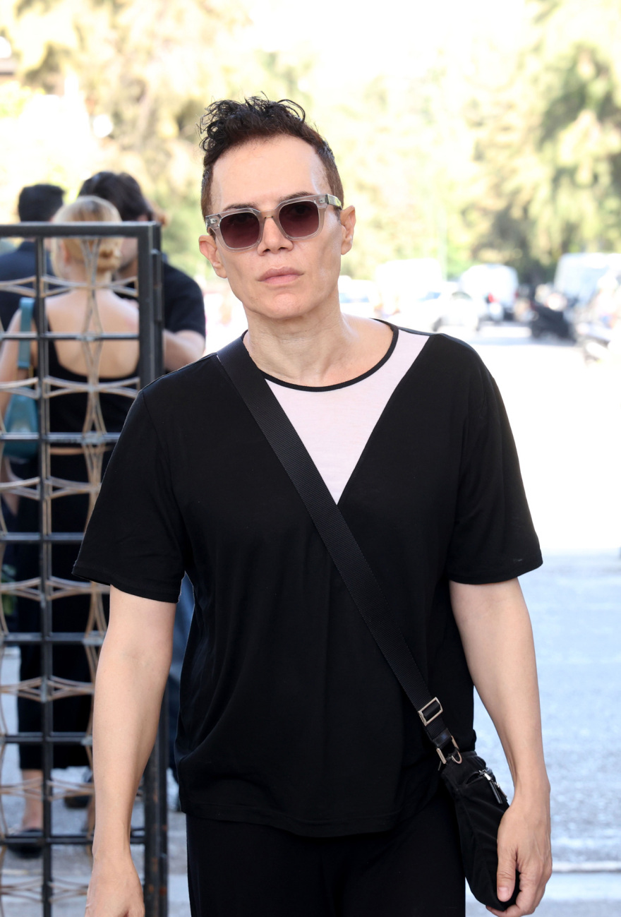 Γιάννης Μόρτζος: Συγκίνηση στο τελευταίο αντίο στον ηθοποιό