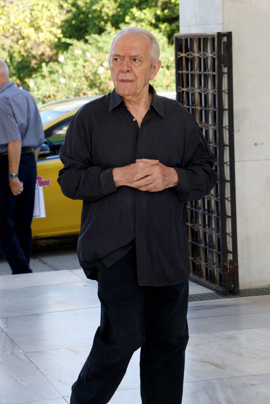 Γιάννης Μόρτζος: Συγκίνηση στο τελευταίο αντίο στον ηθοποιό