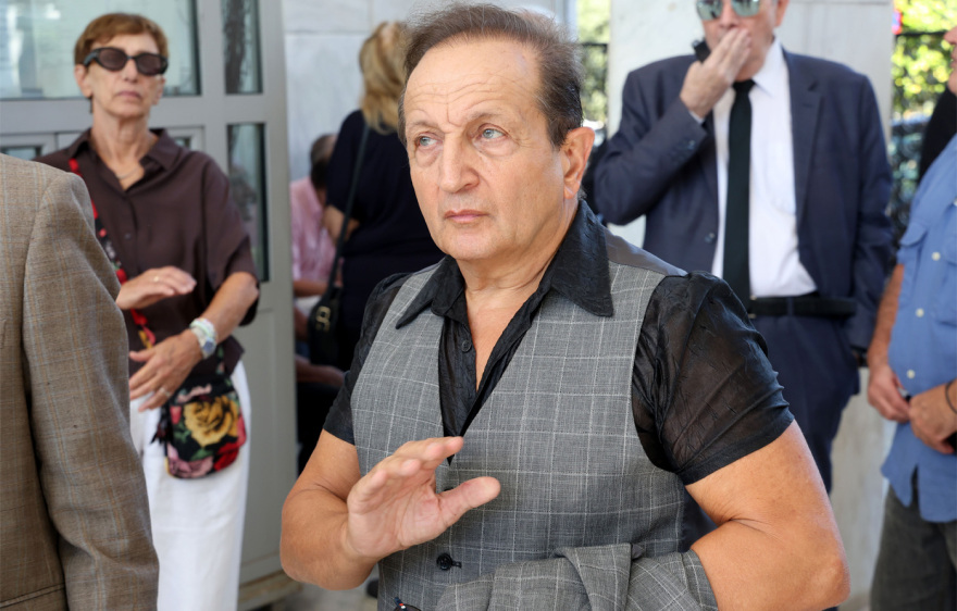 Γιάννης Μόρτζος: Συγκίνηση στο τελευταίο αντίο στον ηθοποιό