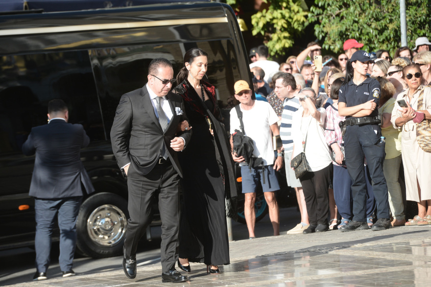 Βασιλικός γάμος στην Αθήνα - Η Θεοδώρα Γλύξμπουργκ παντρεύτηκε τον Μάθιου Κουμάρ - Δείτε βίντεο