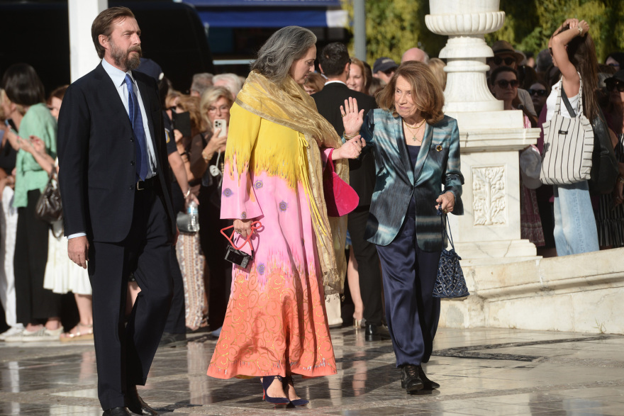 Βασιλικός γάμος στην Αθήνα - Η Θεοδώρα Γλύξμπουργκ παντρεύτηκε τον Μάθιου Κουμάρ - Δείτε βίντεο