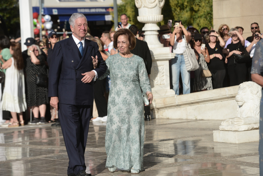 Βασιλικός γάμος στην Αθήνα - Η Θεοδώρα Γλύξμπουργκ παντρεύτηκε τον Μάθιου Κουμάρ - Δείτε βίντεο