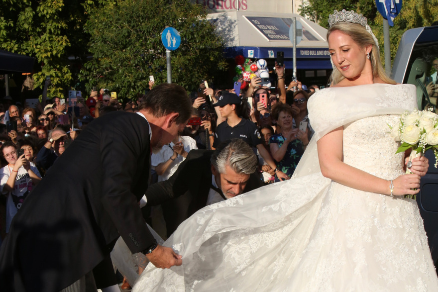 Βασιλικός γάμος στην Αθήνα - Η Θεοδώρα Γλύξμπουργκ παντρεύτηκε τον Μάθιου Κουμάρ - Δείτε βίντεο
