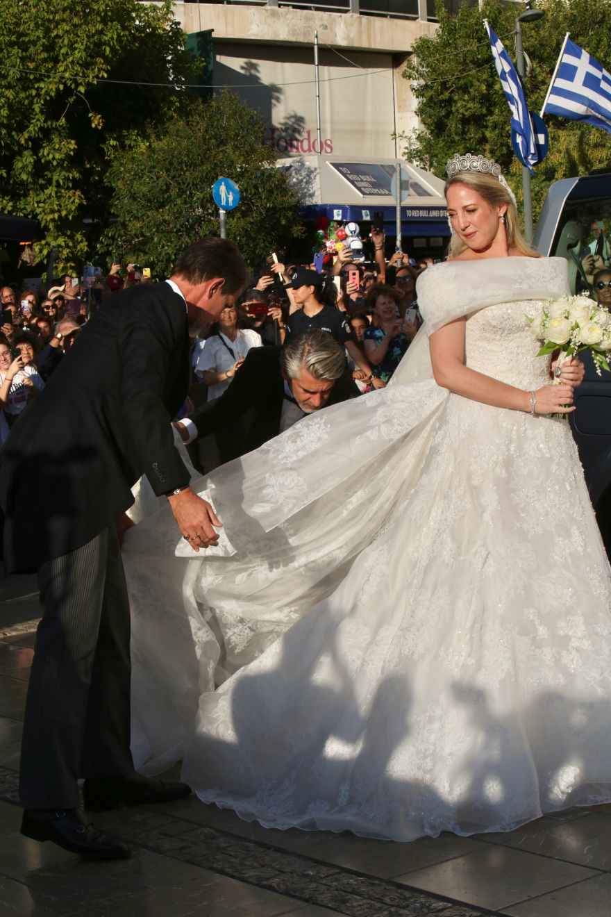 Βασιλικός γάμος στην Αθήνα - Η Θεοδώρα Γλύξμπουργκ παντρεύτηκε τον Μάθιου Κουμάρ - Δείτε βίντεο