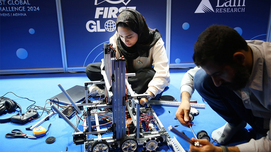 Οι... Ολυμπιακοί Αγώνες της ρομποτικής στην Αθήνα - Δείτε live