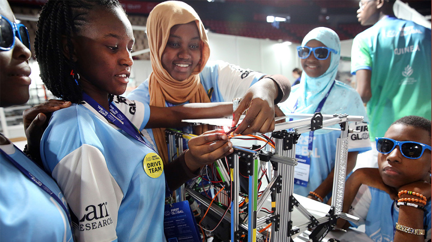 Οι... Ολυμπιακοί Αγώνες της ρομποτικής στην Αθήνα - Δείτε live